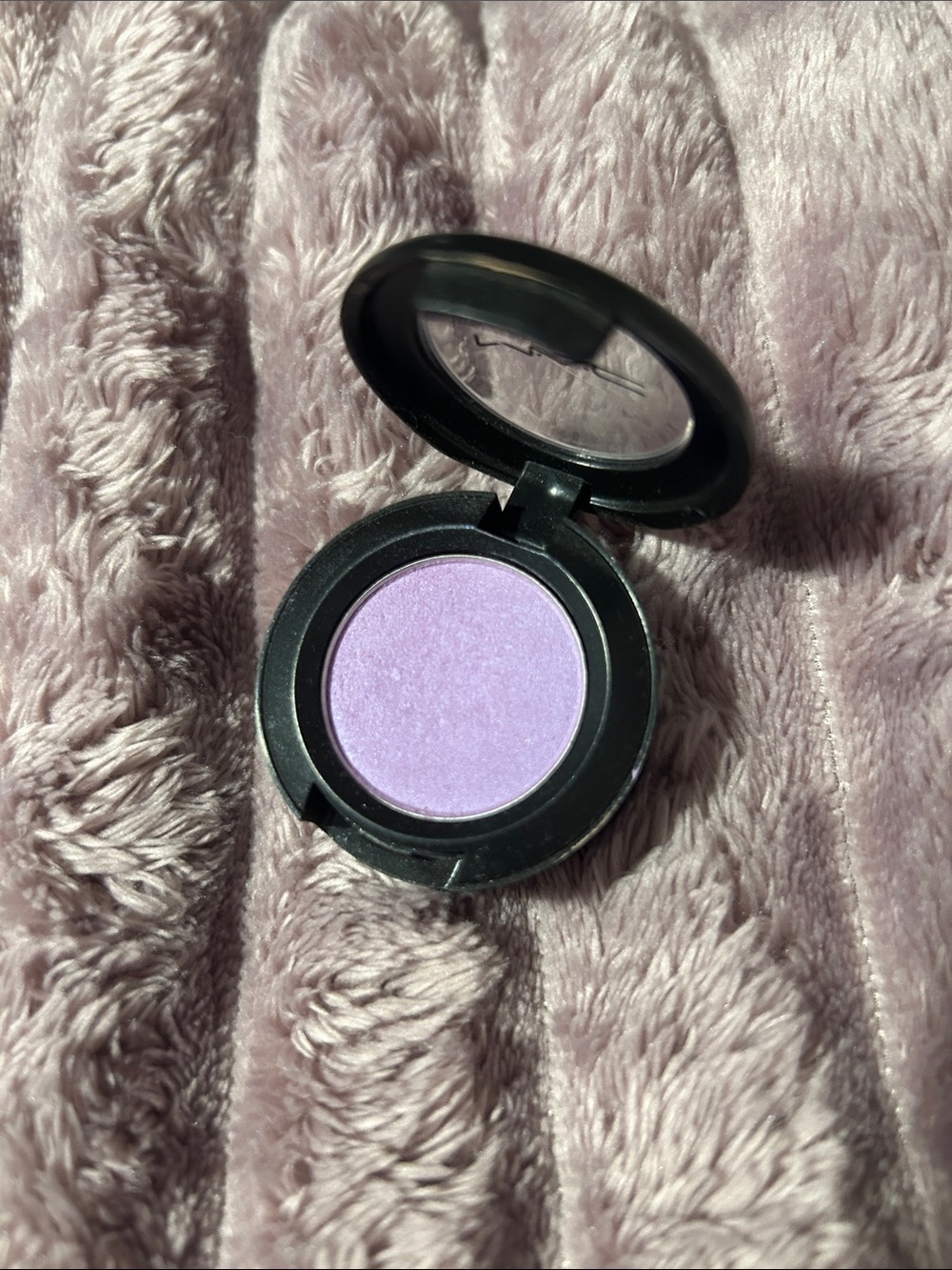 MAC Cosmetics Veluxe Pearl Eyeshadow Single - Beautiful Iris - Picture 13 of 16